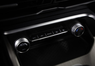 Подержанный автомобиль Geely Coolray 2022 года (15 фото)