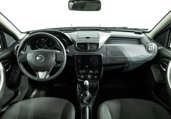 Подержанный автомобиль Nissan Terrano 2018 года (13 фото)