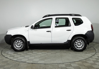 Подержанный автомобиль Renault Duster 2017 года (8 фото)
