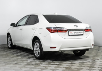 Подержанный автомобиль Toyota Corolla Sedan 2018 года (7 фото)