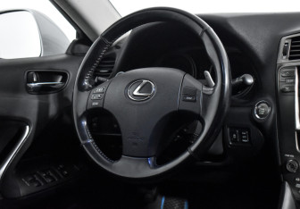 Подержанный автомобиль Lexus IS Sedan 2008 года (15 фото)