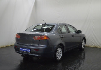 Подержанный автомобиль Mitsubishi Lancer Sedan 2008 года (6 фото)