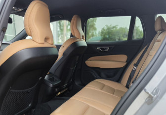 Подержанный автомобиль Volvo V60 Cross Country 2019 года (16 фото)