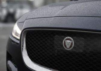 Подержанный автомобиль Jaguar F-Pace 2018 года (13 фото)