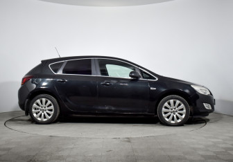 Подержанный автомобиль Opel Astra Hatchback 2011 года (4 фото)