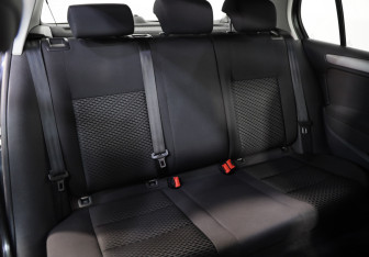 Подержанный автомобиль Volkswagen Golf Hatchback 2011 года (19 фото)