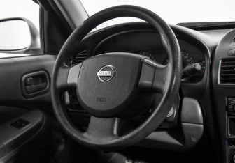 Подержанный автомобиль Nissan Almera Classic 2008 года (14 фото)