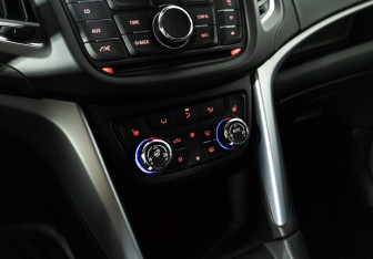 Подержанный автомобиль Opel Zafira Compactvan 2013 года (16 фото)