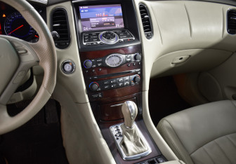 Подержанный автомобиль Infiniti EX 2008 года (17 фото)