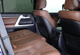 Подержанный автомобиль Toyota Land Cruiser Suv 2019 года (11 фото)
