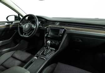 Подержанный автомобиль Volkswagen Passat Sedan 2017 года (9 фото)