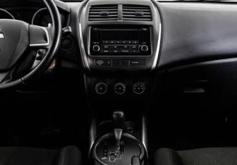 Подержанный автомобиль Mitsubishi ASX 2013 года (11 фото)