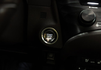 Подержанный автомобиль Lexus ES 2018 года (20 фото)