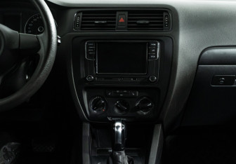 Подержанный автомобиль Volkswagen Jetta Sedan 2014 года (14 фото)