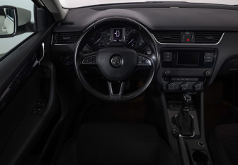 Подержанный автомобиль Skoda Octavia Liftback 2015 года (11 фото)