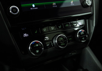 Подержанный автомобиль Skoda Octavia Liftback 2019 года (16 фото)