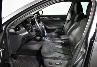 Подержанный автомобиль Skoda Octavia Liftback 2021 года (10 фото)