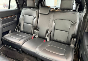 Подержанный автомобиль Ford Explorer 2018 года (13 фото)