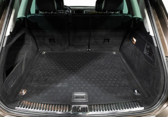 Подержанный автомобиль Volkswagen Touareg 2013 года (21 фото)