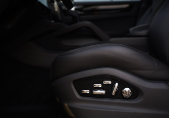 Подержанный автомобиль Porsche Cayenne 2019 года (25 фото)