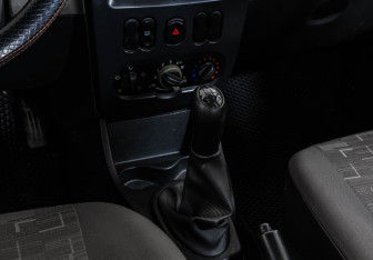 Подержанный автомобиль Renault Logan Sedan 2011 года (11 фото)