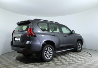 Подержанный автомобиль Toyota Land Cruiser Prado 2019 года (5 фото)