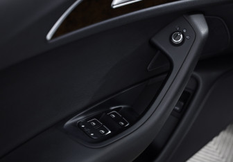 Подержанный автомобиль Audi A6 Sedan 2013 года (20 фото)