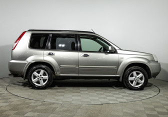 Подержанный автомобиль Nissan X-Trail 2006 года (4 фото)
