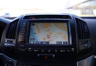 Подержанный автомобиль Toyota Land Cruiser Suv 2008 года (16 фото)