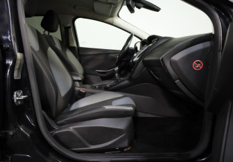 Подержанный автомобиль Ford Focus Hatchback 2013 года (21 фото)
