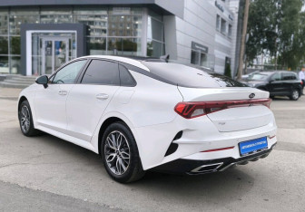 Подержанный автомобиль Kia K5 2020 года (6 фото)