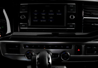 Подержанный автомобиль Volkswagen Caravelle 2020 года (16 фото)