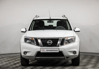 Подержанный автомобиль Nissan Terrano 2017 года (2 фото)