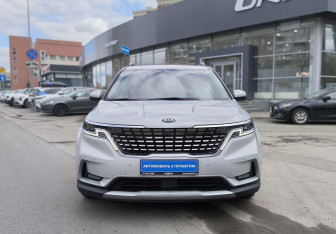 Подержанный автомобиль Kia Carnival 2021 года (2 фото)