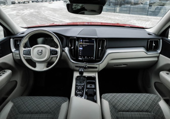 Подержанный автомобиль Volvo XC60 2020 года (11 фото)