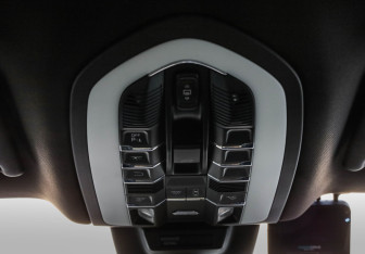 Подержанный автомобиль Porsche Macan 2014 года (26 фото)