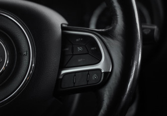 Подержанный автомобиль Jeep Renegade 2018 года (12 фото)