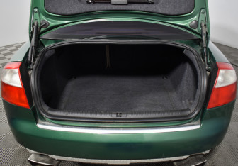 Подержанный автомобиль Audi A4 Sedan 2001 года (17 фото)