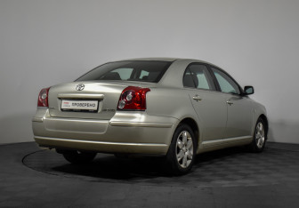 Подержанный автомобиль Toyota Avensis Sedan 2006 года (5 фото)