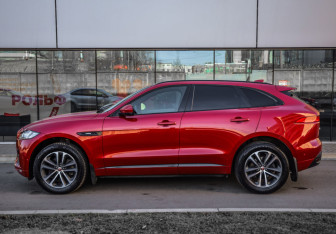Подержанный автомобиль Jaguar F-Pace 2016 года (8 фото)