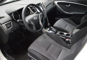 Подержанный автомобиль Hyundai i30 Wagon 2012 года (10 фото)