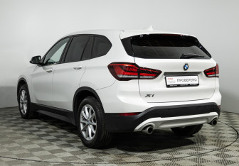 Подержанный автомобиль BMW X1 2020 года (7 фото)
