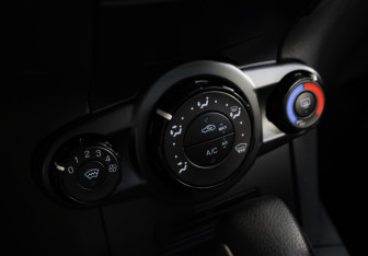 Подержанный автомобиль Ford Fiesta Hatchback 2016 года (15 фото)