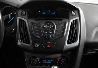 Подержанный автомобиль Ford Focus Sedan 2013 года (15 фото)