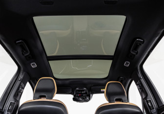 Подержанный автомобиль Volvo XC90 2018 года (25 фото)