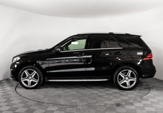 Подержанный автомобиль Mercedes-Benz GLE 2016 года (10 фото)