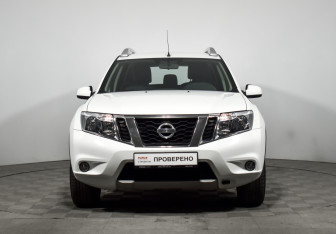Подержанный автомобиль Nissan Terrano 2017 года (2 фото)