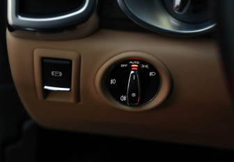 Подержанный автомобиль Porsche Cayenne 2014 года (25 фото)