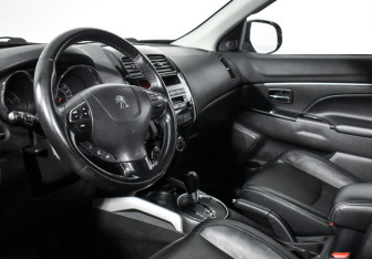 Подержанный автомобиль Peugeot 4008 2012 года (9 фото)