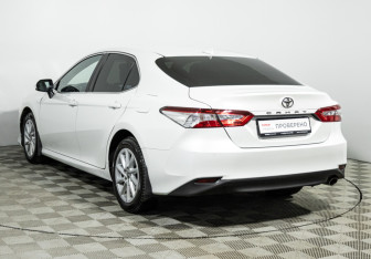 Подержанный автомобиль Toyota Camry Sedan 2022 года (7 фото)